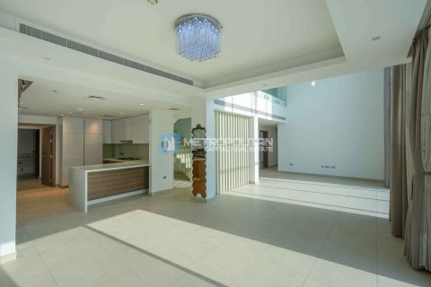 4 bedrooms Villa on the Yas Island, UAE No. 28174 2