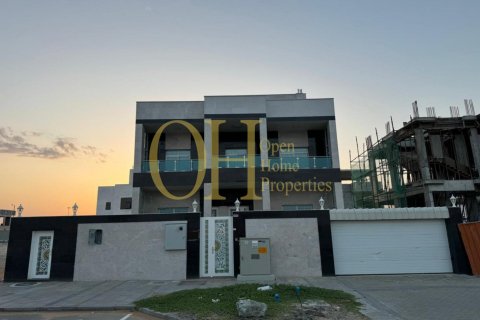 5 dormitorios Villa en Al Shamkha, UAE No. 9058 1