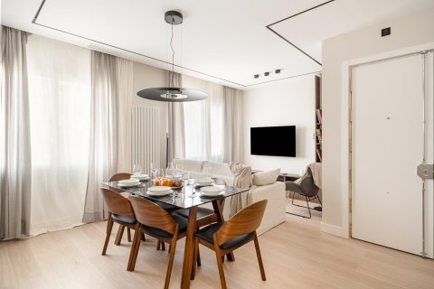 2 bedrooms Apartment in Madrid, Spain No. 26870 2