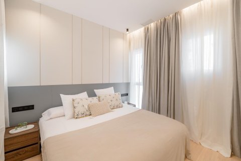 2 bedrooms Apartment in Madrid, Spain No. 26870 9