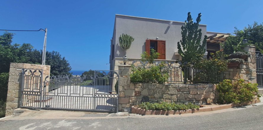 6 bedrooms Villa in Heraklion, Greece No. 23845