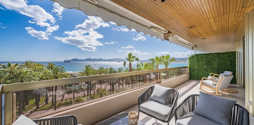 2 bedrooms Apartment in Cannes, France No. 67342