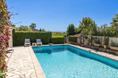 5 bedrooms Villa in Antibes, France No. 67344 4