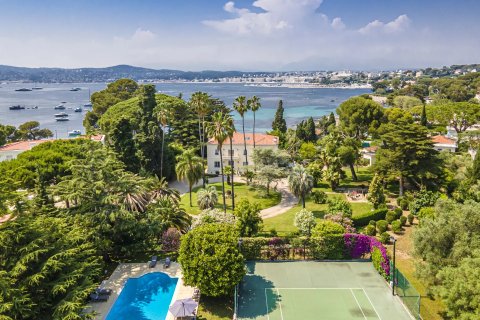 10 bedrooms Villa in Antibes, France No. 67325 1