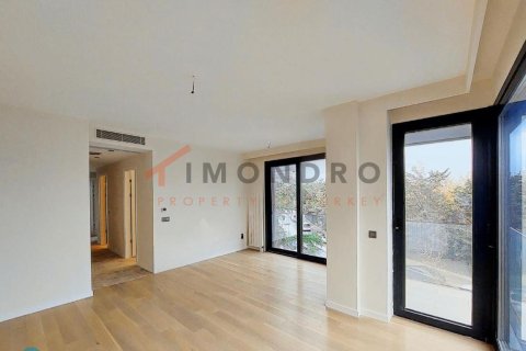 2+1 Apartment in Besiktas, Turkey No. 17825 11