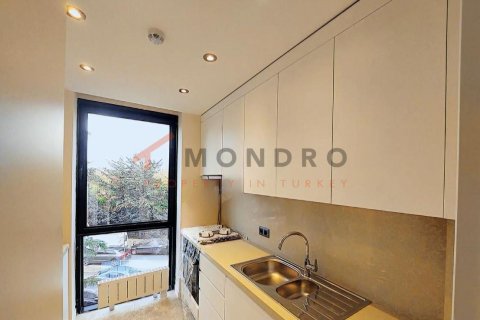 2+1 Apartment in Besiktas, Turkey No. 17825 7