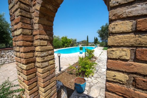 5 bedrooms Villa in Corfu, Greece No. 56194 2