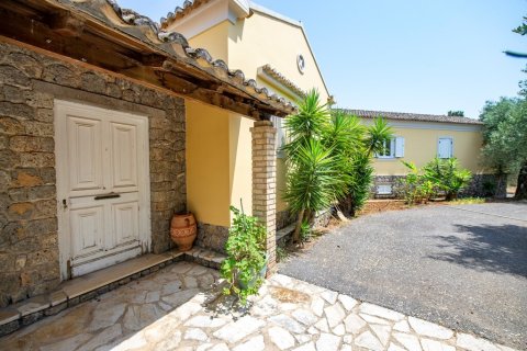 5 bedrooms Villa in Corfu, Greece No. 56194 3