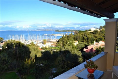 350m² House in Corfu, Greece No. 56818 3