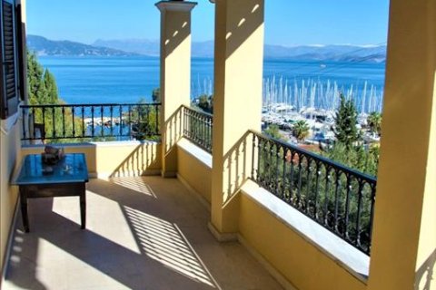 350m² House in Corfu, Greece No. 56818 17