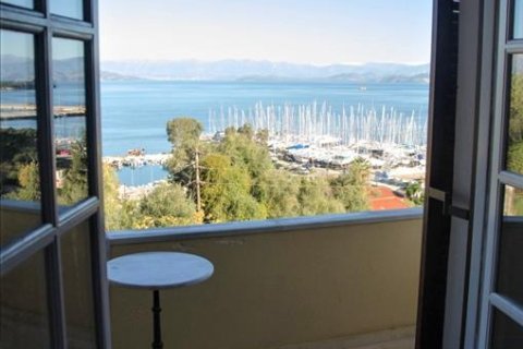 350m² House à Corfu, Greece No. 56818 18