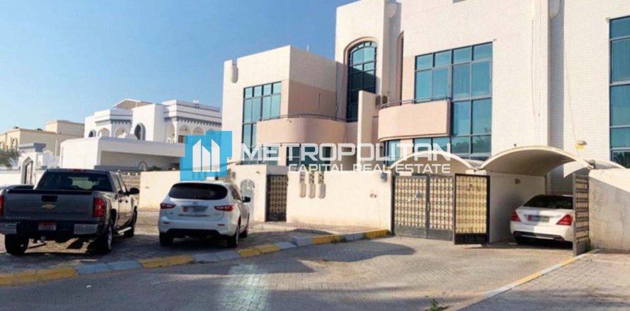 7 bedrooms Villa in Between Two Bridges, UAE No. 4320