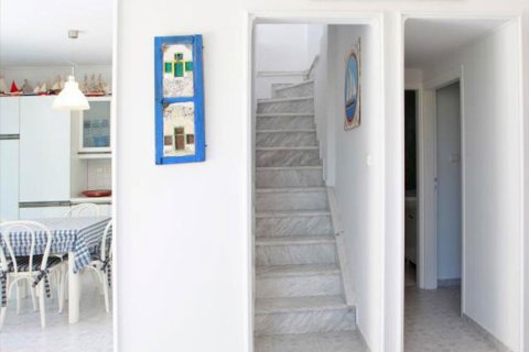 4 bedrooms Villa in Athens, Greece No. 49334 5