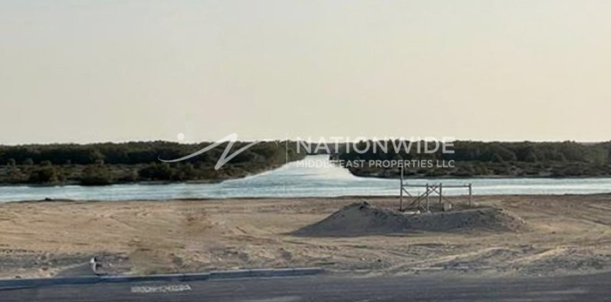 956.9m² Land en  Yas Island, UAE No. 3670