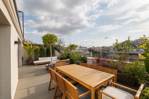 2 bedrooms Apartment in L'Eixample, Spain No. 26527 4