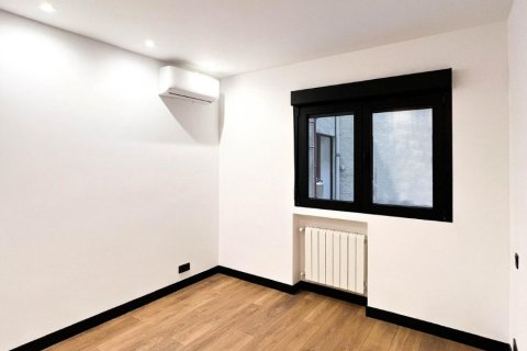 2 dormitorios Apartment en Madrid, Spain No. 26463 8