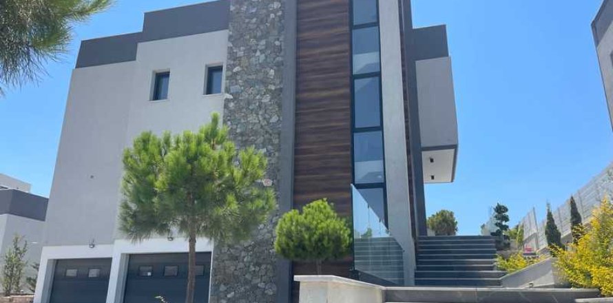 4 bedrooms Villa in Parekklisia, Cyprus No. 30701