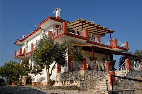 4 bedrooms Villa in Corfu, Greece No. 60146 2