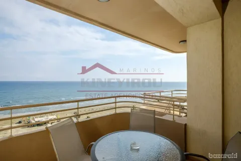 2 bedrooms Penthouse in Larnaca, Cyprus No. 32305 1