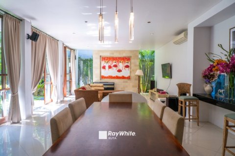 4 bedrooms House in Denpasar, Indonesia No. 22969 3