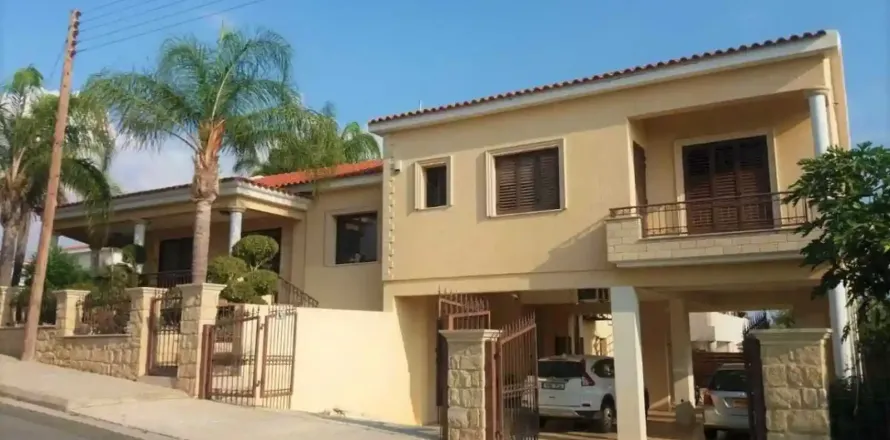 4 bedrooms House in Empa, Cyprus No. 30201