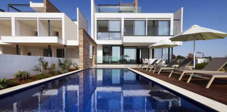 5 bedrooms Villa in Ayia Napa, Cyprus No. 76201