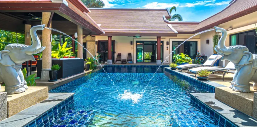 4 bedrooms Villa in Phuket, Thailand No. 52736