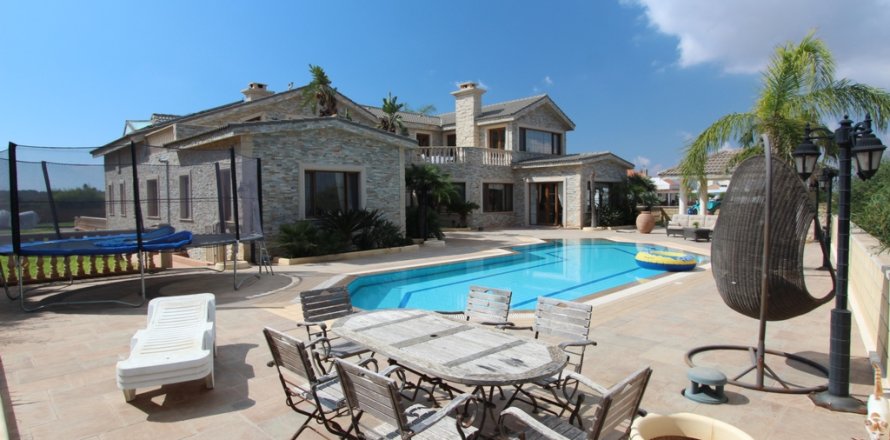 6 bedrooms Villa in Protaras, Cyprus No. 36590