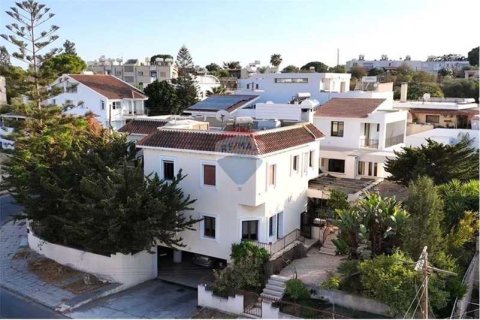 4 bedrooms House in Larnaca, Cyprus No. 52601 1