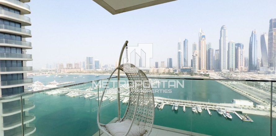 3 dormitorios Apartment en EMAAR Beachfront, UAE No. 6118