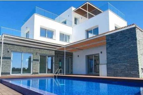 4 bedrooms Villa in Geroskípou, Cyprus No. 31045 1