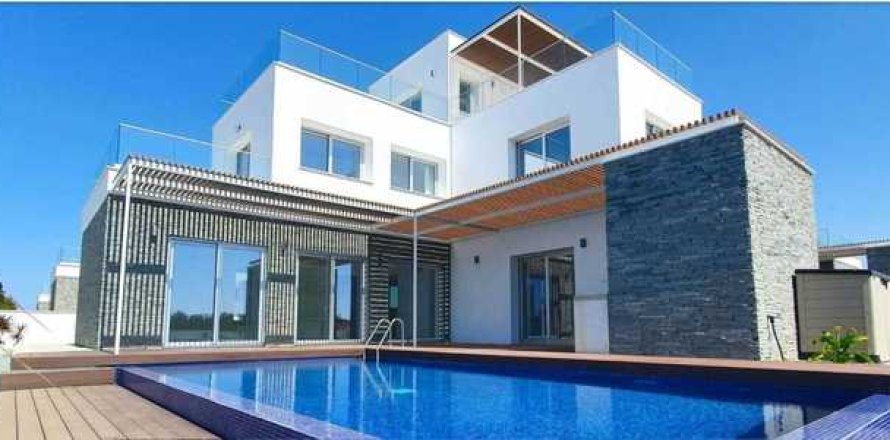 4 bedrooms Villa in Geroskípou, Cyprus No. 31045