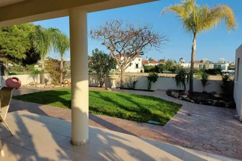 3 bedrooms House in Aradippou, Cyprus No. 39757 2