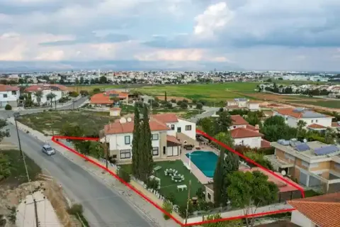 4 bedrooms House in Nicosia, Cyprus No. 30299 1