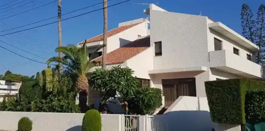 4 bedrooms House in Limassol, Cyprus No. 30297