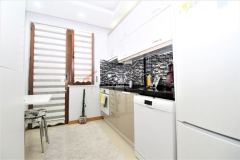 3+1 Apartment en Umraniye, Turkey No. 17933 8