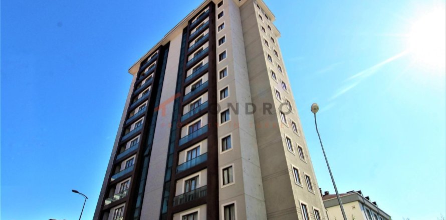 3+1 Apartment in Umraniye, Turkey No. 17933