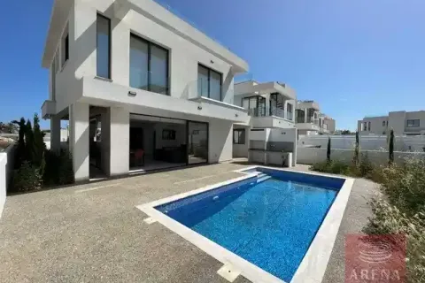 3 bedrooms Villa in Famagusta, Cyprus No. 31292 1