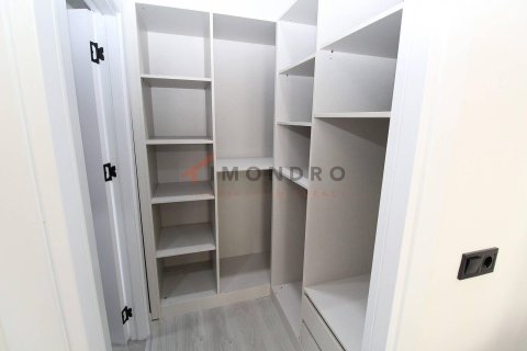 3+1 Apartment in Bueyuekcekmece, Turkey No. 17277 7