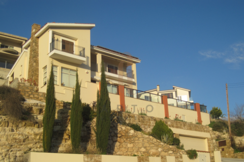 5 bedrooms Villa in Geroskípou, Cyprus No. 62721 1