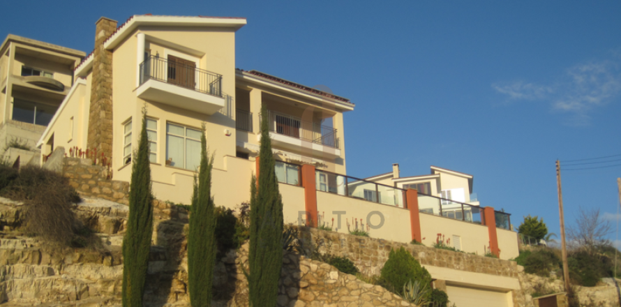 5 bedrooms Villa in Geroskípou, Cyprus No. 62721