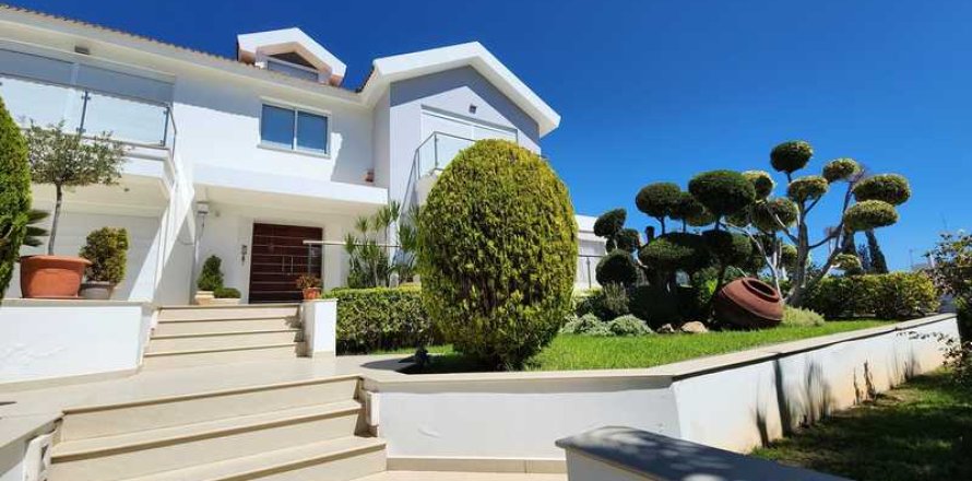 7 bedrooms Villa in Germasogeia, Cyprus No. 66342