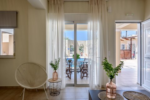 2 bedrooms Apartment in Chania, Greece No. 24020 4