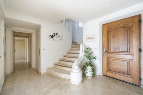 5 bedrooms Villa in La Colle-sur-Loup, France No. 73254 15