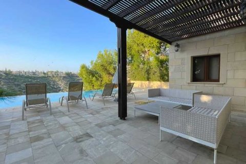 5 bedrooms Villa in Paphos, Cyprus No. 66559 3