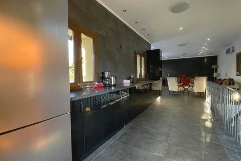 5 bedrooms Villa in Paphos, Cyprus No. 66559 8