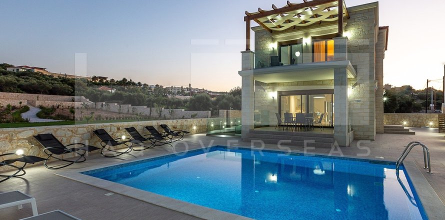 5 bedrooms Villa in Chania, Greece No. 24365