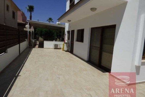 5 bedrooms Villa in Aradippou, Cyprus No. 30671 3