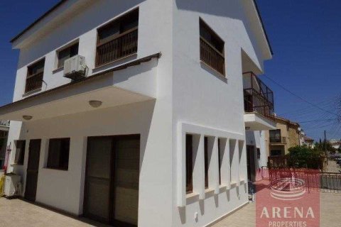 5 bedrooms Villa in Aradippou, Cyprus No. 30671 1