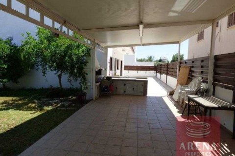 5 bedrooms Villa in Aradippou, Cyprus No. 30671 2